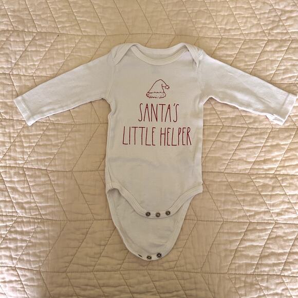Rae Dunn Baby Santa´s Little Helper White Christmast Onesie Size 6-9 M - Picture 3 of 9
